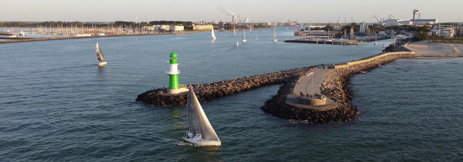 Segeljacht J97 auf der Ostsee vor Rostock Warnemuende