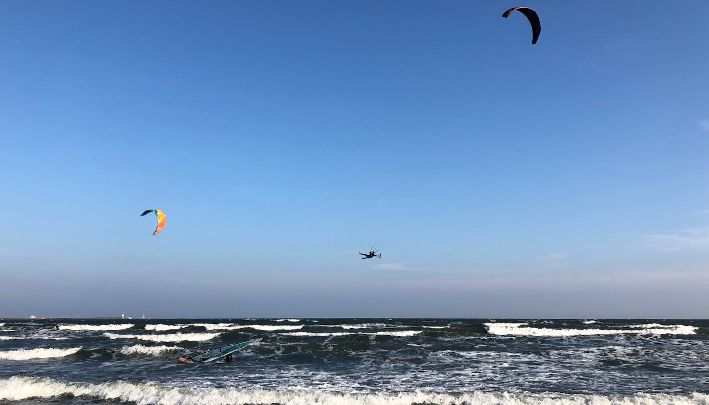 Der Schirmherr beim Kitesurfen in Mukran