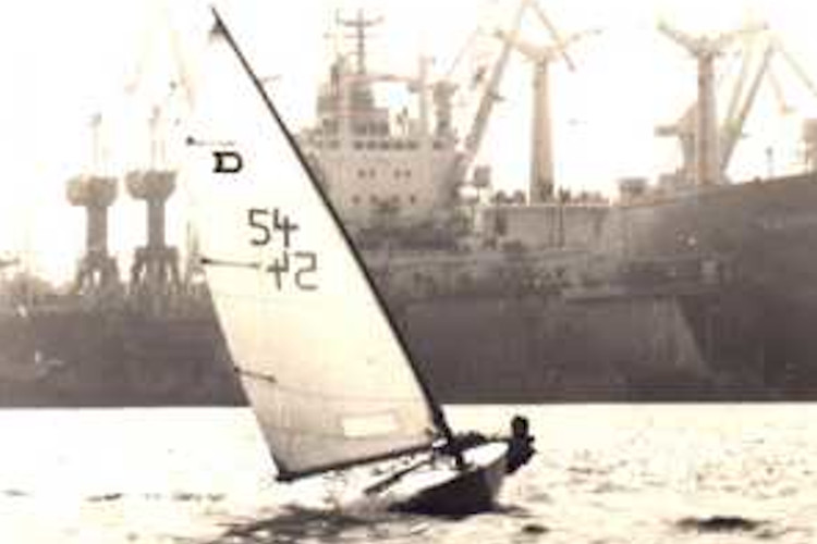 Mini OK segelt auf der Warnow