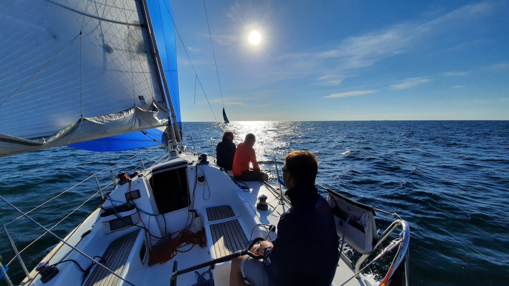 Die Crew des Dudes trainiert für die Mittwochsregatta